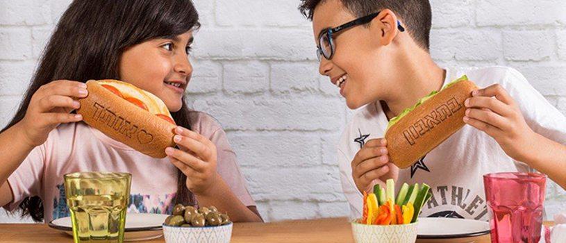 מתי להרגיל את הילדים לאכול לחם מדגנים מלאים?