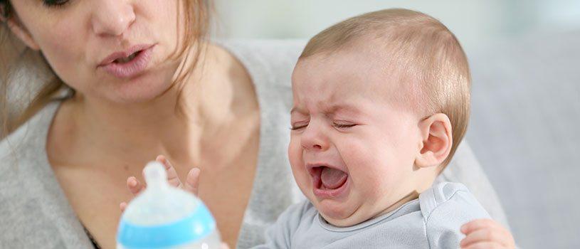 סרבני בקבוקים: כך תרגילו תינוק יונק לעבור לבקבוק