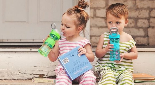 פעוטות בקבוקי שתייה