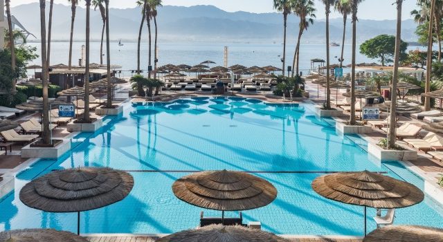 בריכה מלון אריאה